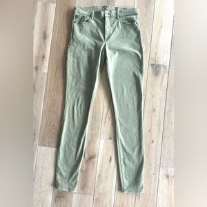 Light Olive Green Skinny mid-rise Stretch Jeans Women’s 31 Tall